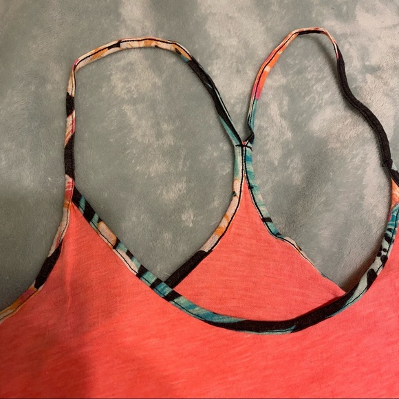 Tropical palm VS PINK tank - Picture 2 of 5